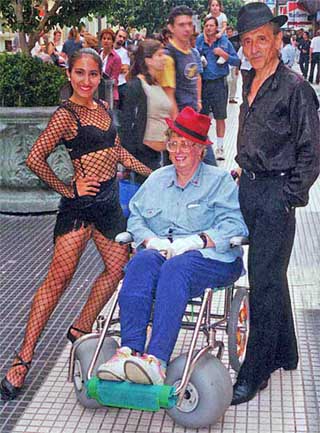 Nancy learns tango in Argentina